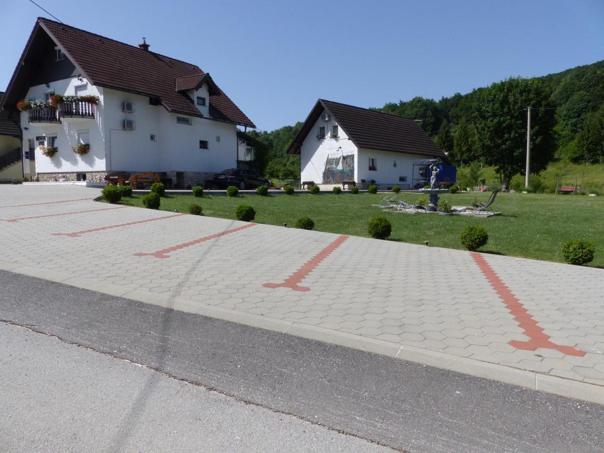 House Pox 2 Pensionat Plitvička Jezera